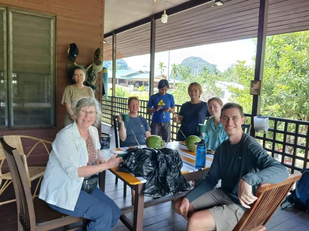 Mulu Tribal Homestay Екстер'єр фото